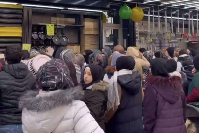 Bursa'da ucuzluk çılgınlığı...Kadınlar birbirini ezdi