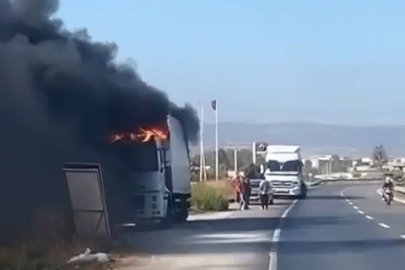 Seyir halindeki tır alevlere teslim oldu