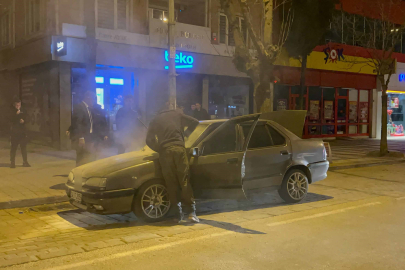 Bursa'da yanan aracı polis söndürdü
