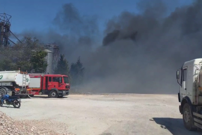 Bursa'da geri dönüşüm deposunda büyük yangın