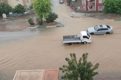 Bursa'da aniden bastıran yağmur, hayatı felç etti