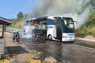 Metro Turizm’in Mercedes marka otobüsü alev alev yandı