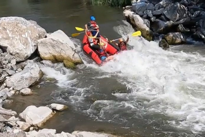 Dağcıların nefes kesen rafting heyecanı