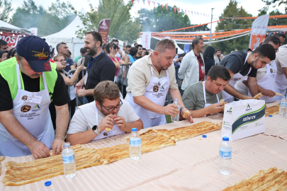 10 dakikada 15 metre börek yedi, altınları kazandı