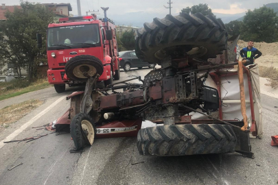 Servisten indirilen öğrencilerin bindiği traktör kaza yaptı: 6 yaralı