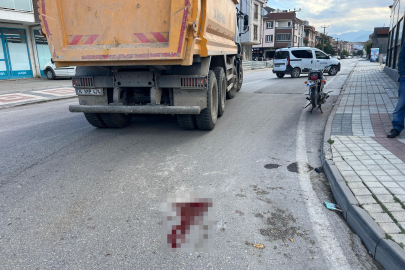 Kamyonla çarpışan motosikletli genç hayatını kaybetti