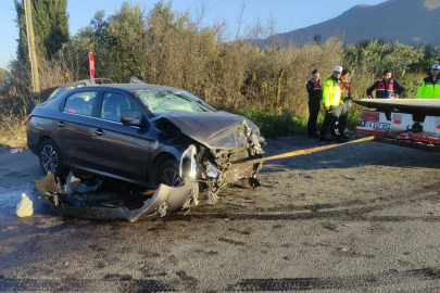 Bursa'da iki otomobil kafa kafaya çarpıştı: 7 yaralı