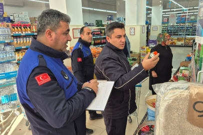 Raf ve kasa arasındaki fiyat farkı zabıtaya takıldı